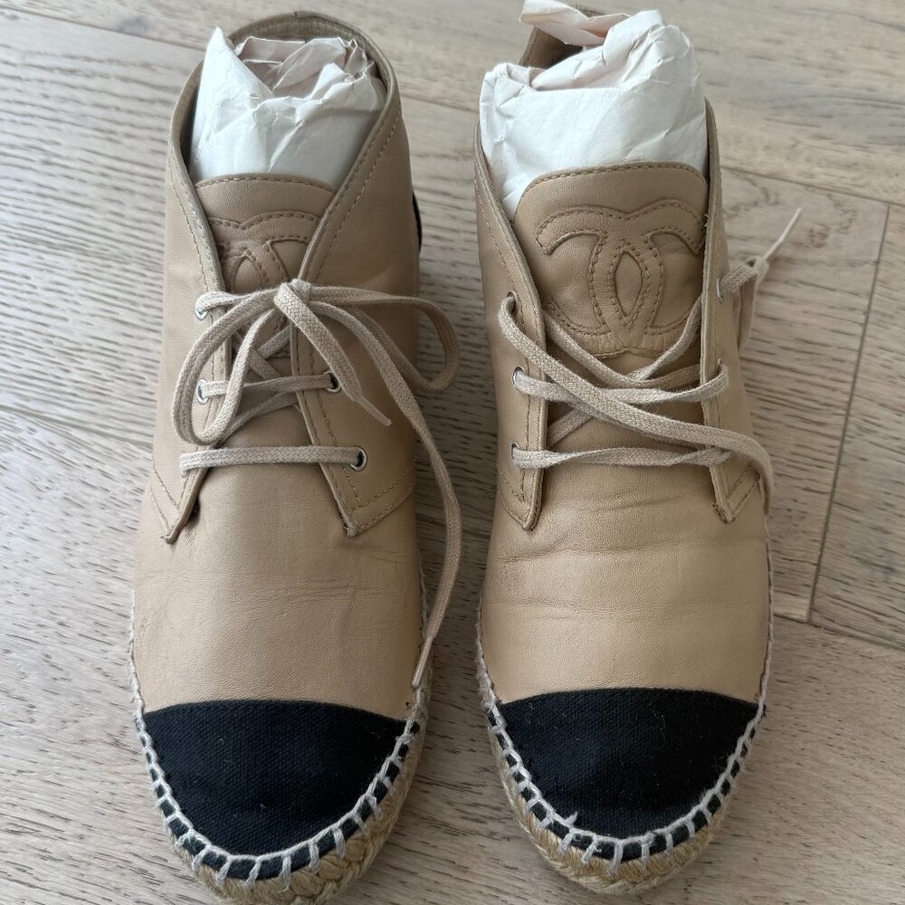 Chanel Two Tone Leather CC Logo Espadrille Lace Up High Top Sneaker 39